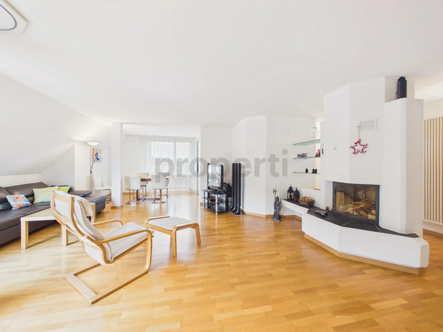 Elegante Attikawohnung mit Terrasse - Foto 1 von 13