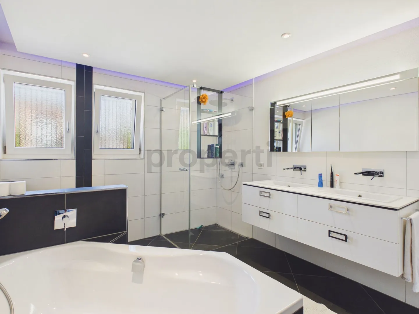 Maison familiale avec beaucoup d'espace, jardin et nombreux extras - Photo 10 sur 13