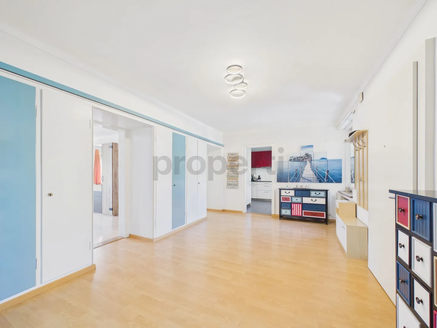 Vue douce à Schüpfheim, cinq chambres pour beaucoup d'espace, bâtiment traditionnel rénové avec balcon - Photo 5 sur 11