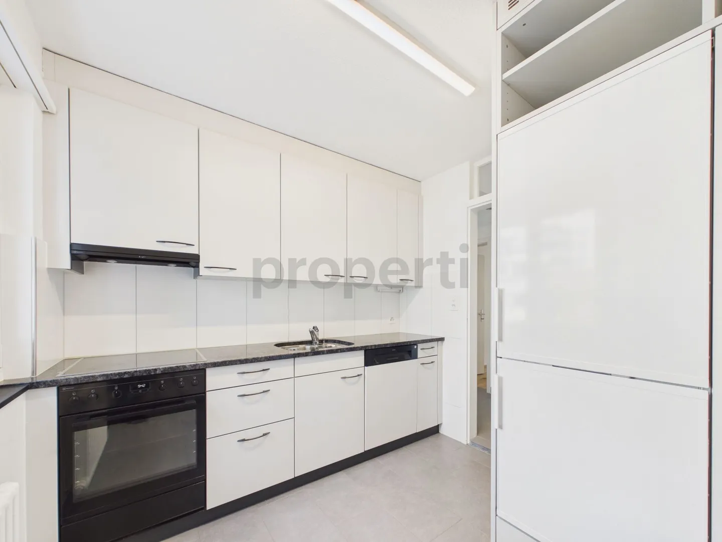 Freshly Renovated (2026), Sunny Balcony & Attractive Price-Performance Ratio! - Photo 2 of 9