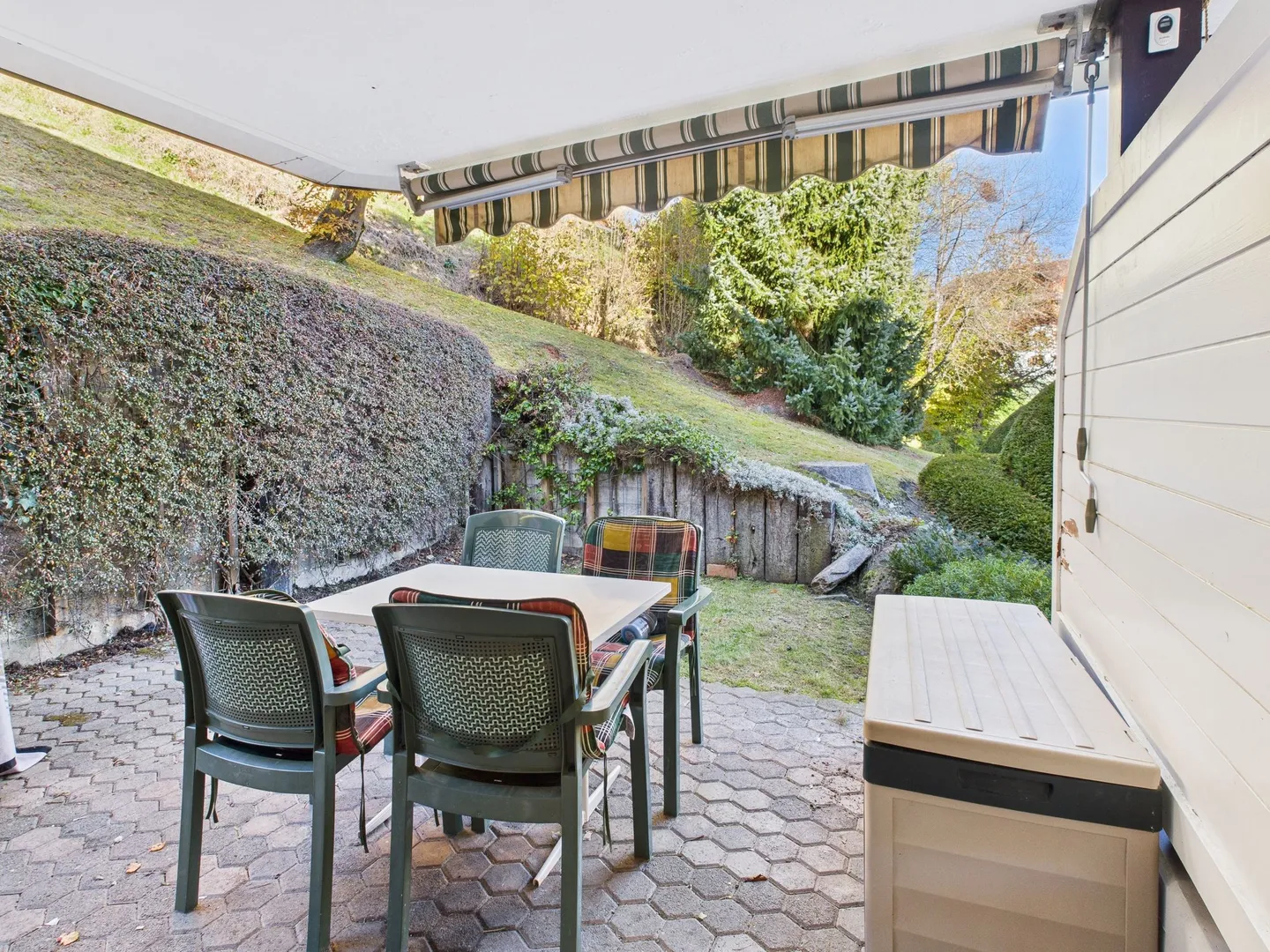 Living with a View - Charming 2.5-Room Apartment with Large Garden Terrace and Mountain View in Laax Village - Photo 10 of 13