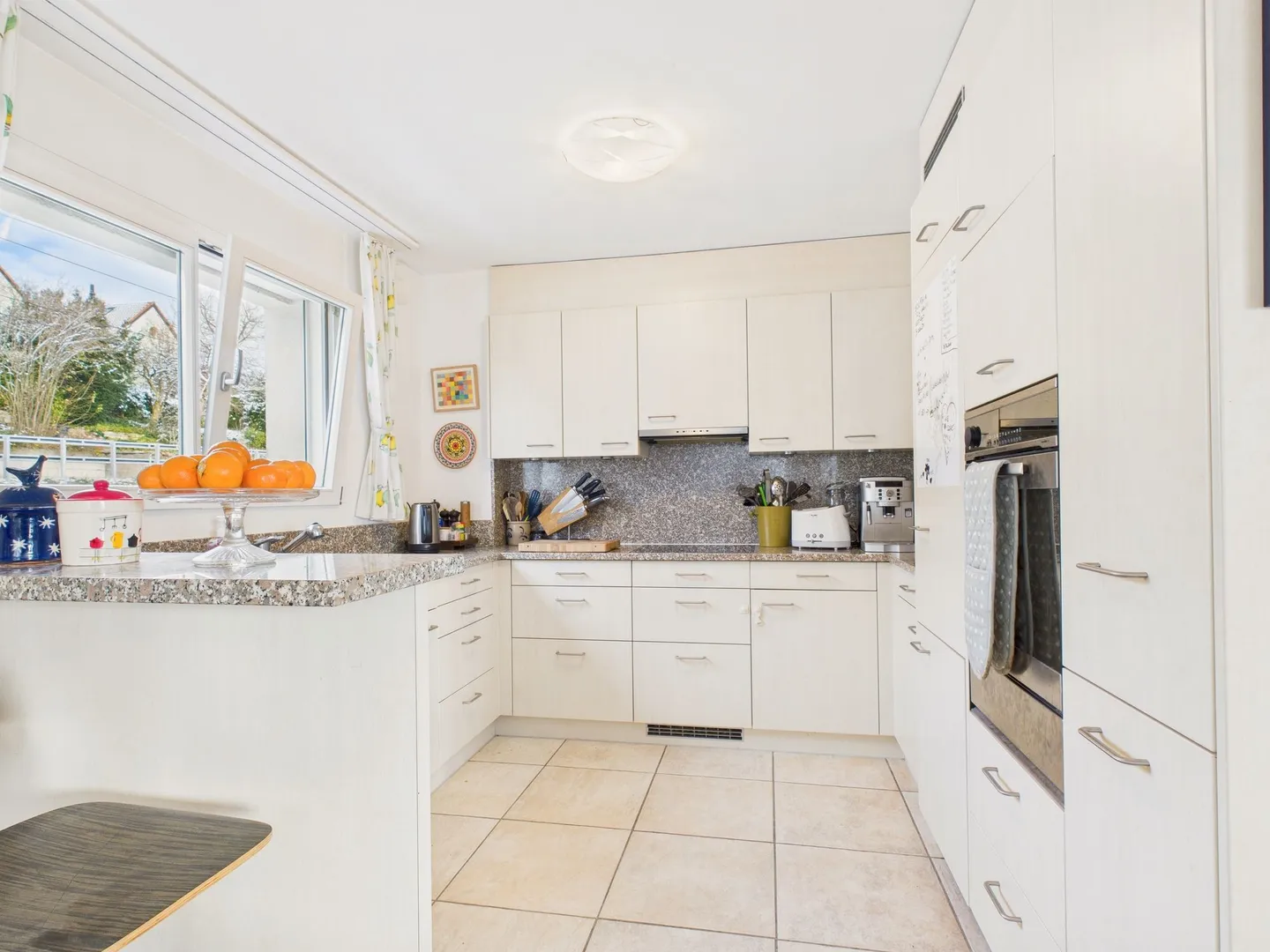 Schöne 4.5-Zimmer-Maisonette-Wohnung in der Forch  Wohnen mit unverbaubarer Aussicht - Foto 2 von 11