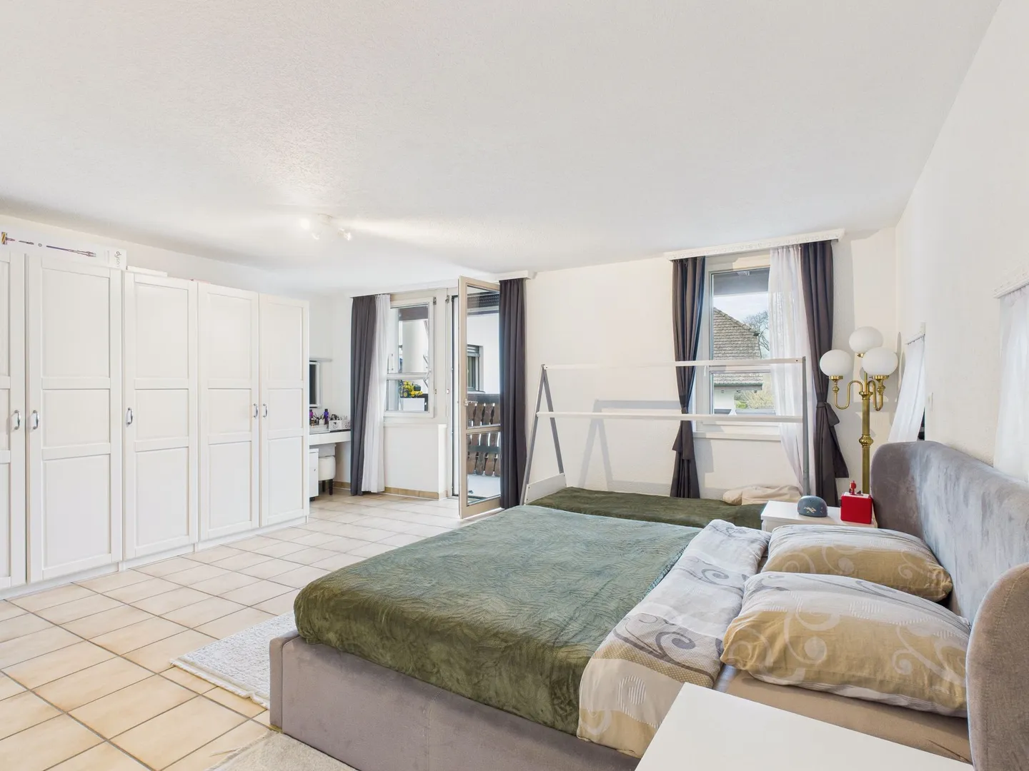 Grosszügiges 6-Zimmer-Einfamilienhaus mit Garten in Eiken - Foto 7 von 13