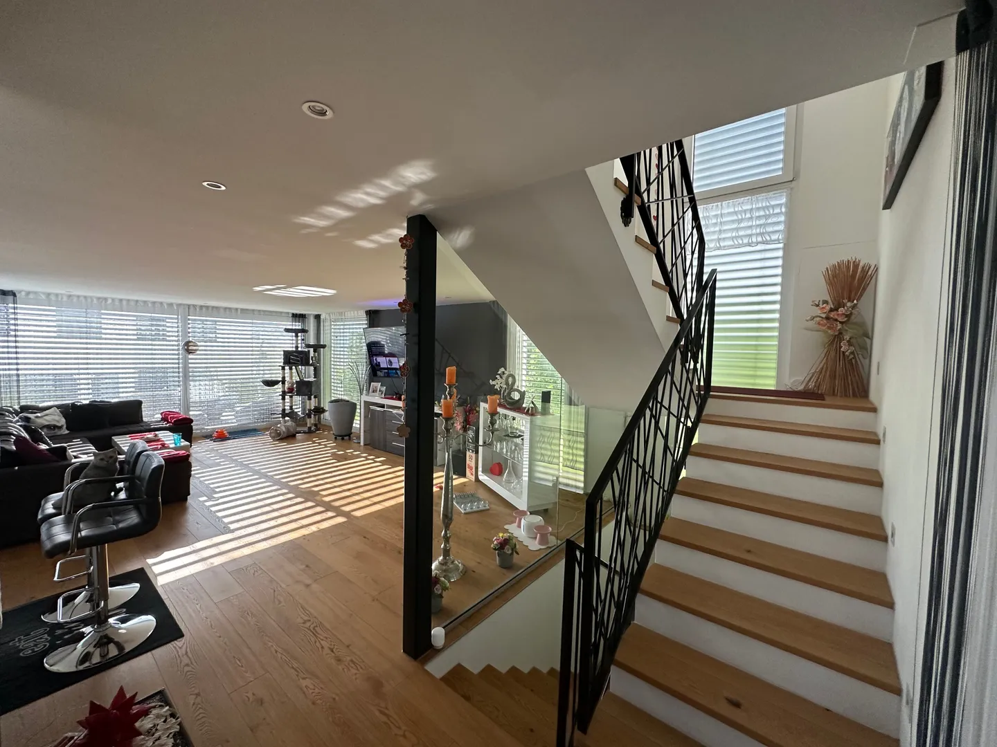 Family-friendly 6.5-room single-family house with generous garden area in a central location - Photo 1 of 13