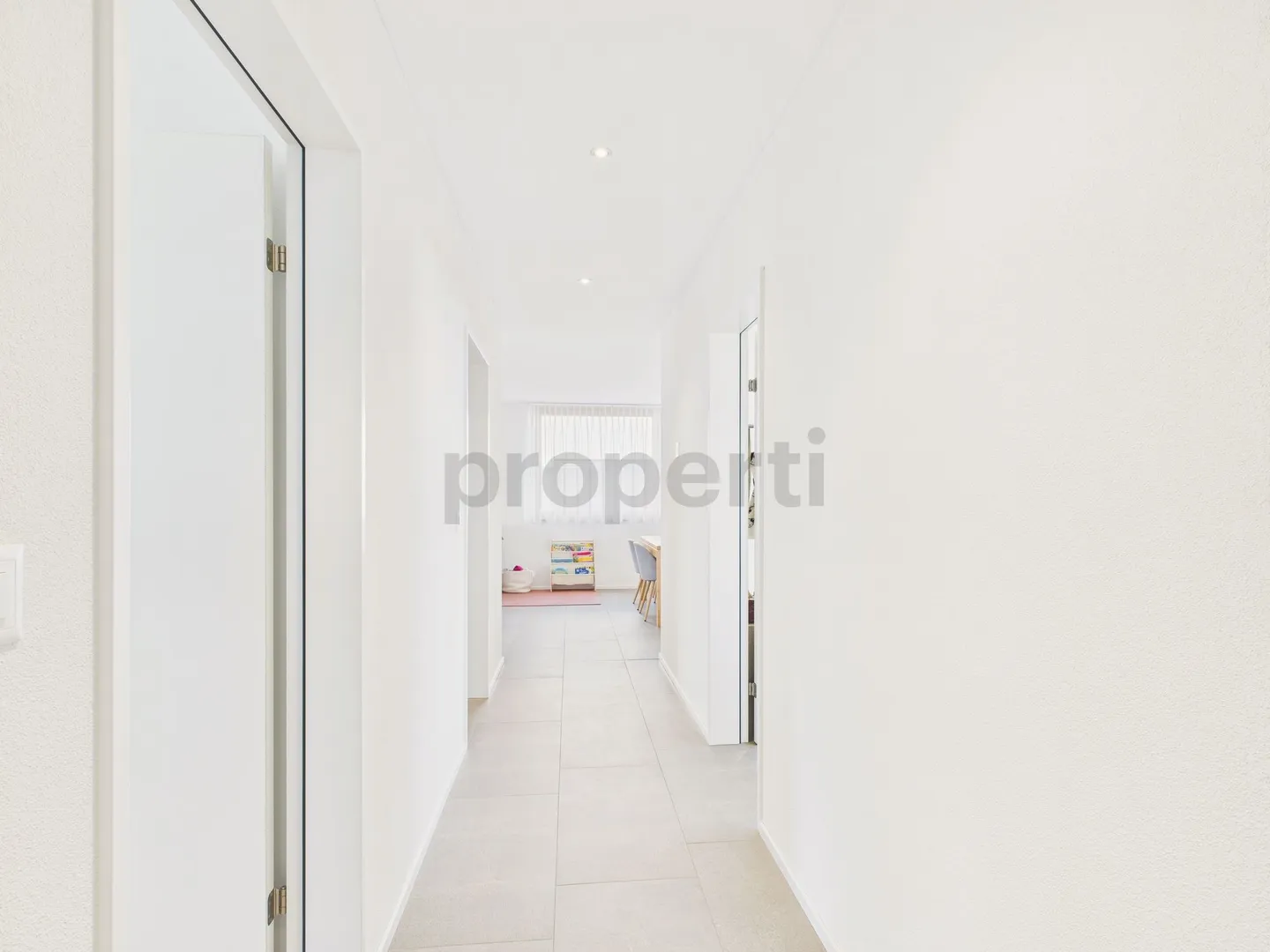 Modernes Apartment mit Balkon - Foto 7 von 11