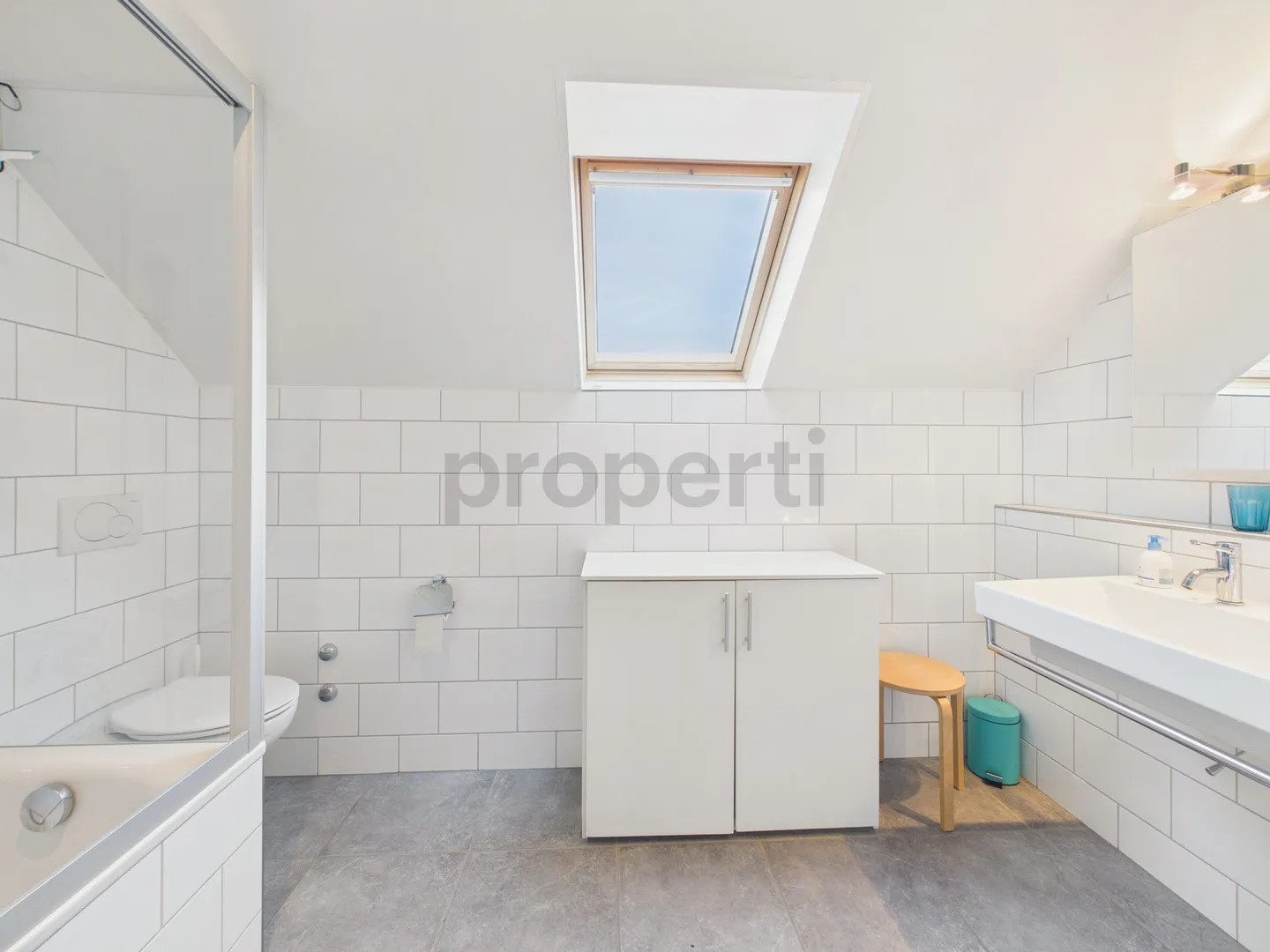 Living above the rooftops of Zurich Exclusive 2.5-room attic apartment with terrace - Photo 11 of 13