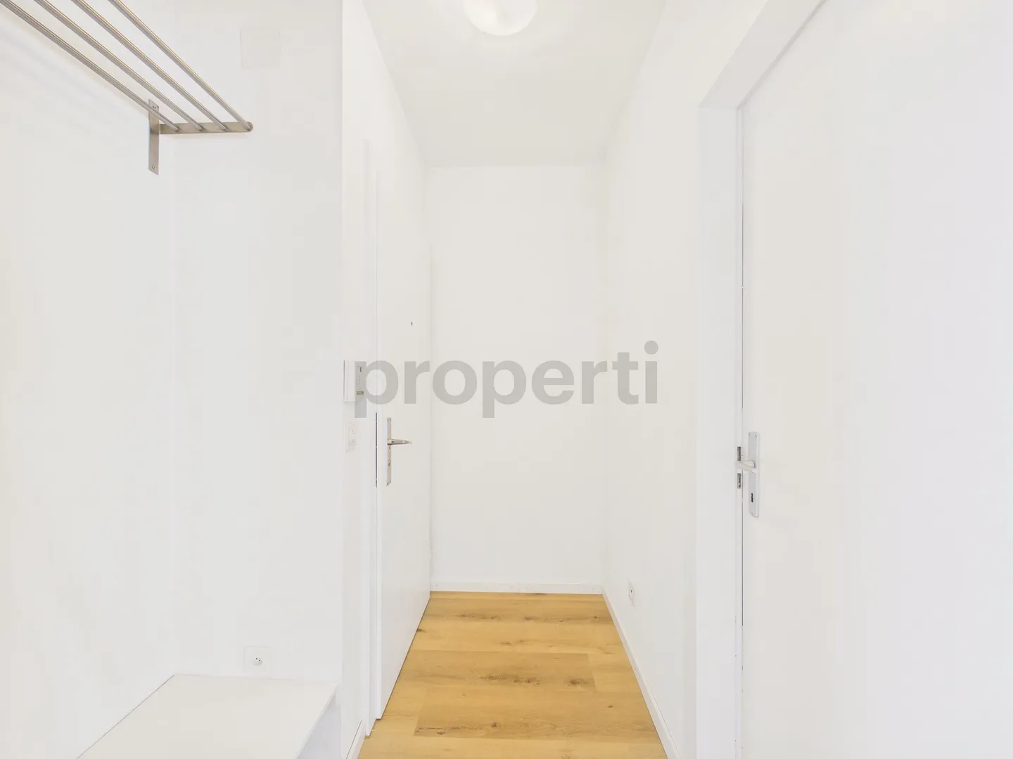 Appartamento moderno con balcone - Foto 11 di 13