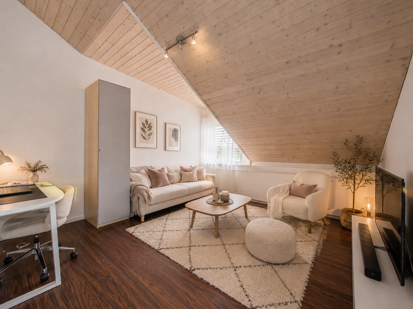A Home to Feel Good In - 6.5-Room Semi-Detached House in Oftringen - Photo 4 of 10