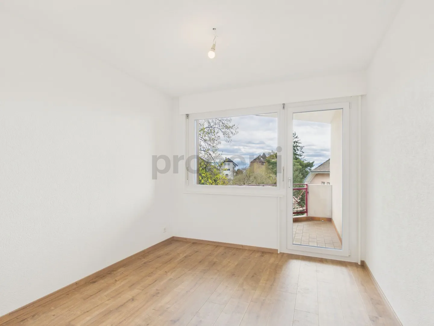 Ampio appartamento 5,5 locali ristrutturato nel 2025 + studio indipendente incluso - Prilly - Foto 6 di 10