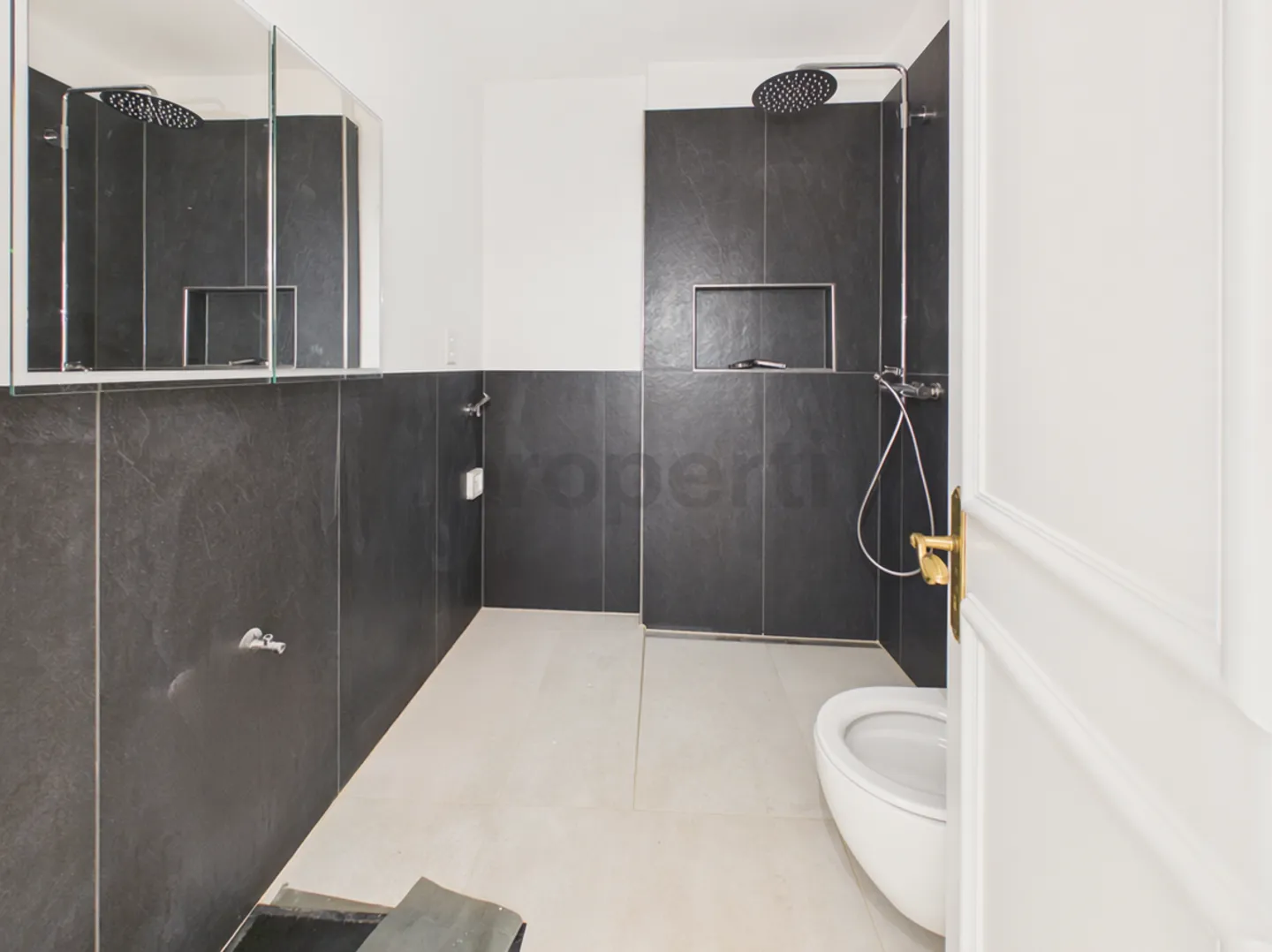 Frisch renovierte 2.5-Zimmer-Wohnung in bester Altstadtlage - Foto 8 di 9