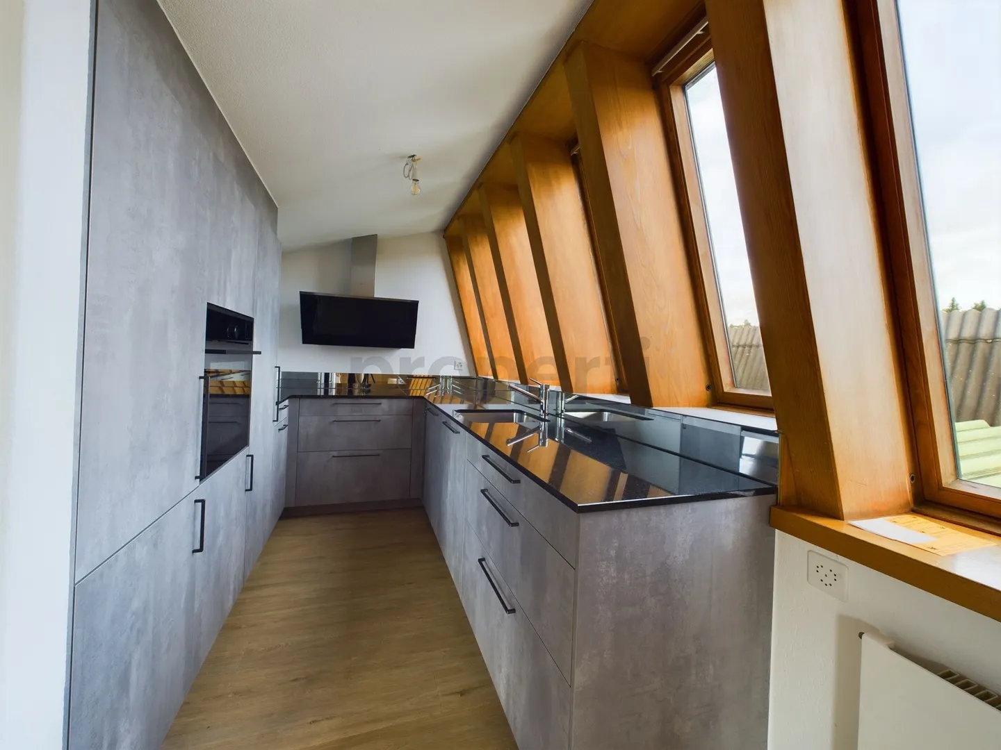 Charmante, rénovée appartement de 4.5 pièces sous les toits à Oberlunkhofen - Photo 4 sur 12