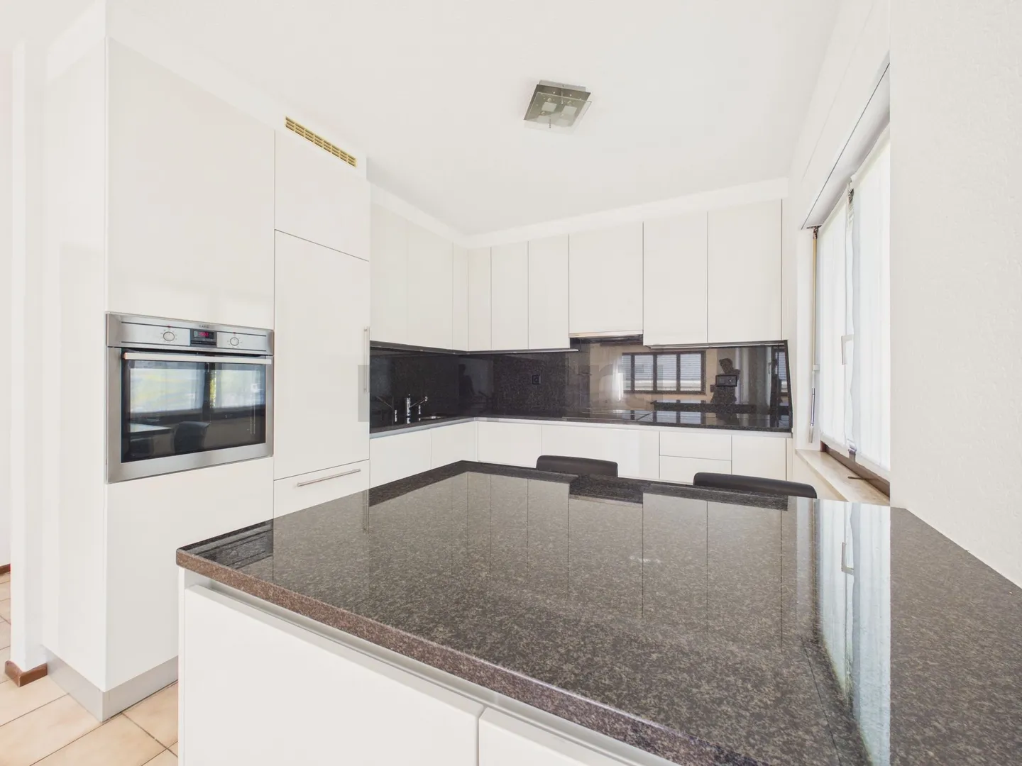 4,5-Zimmer-Wohnung mit Garage in einem Zweifamilienhaus - Foto 6 von 13
