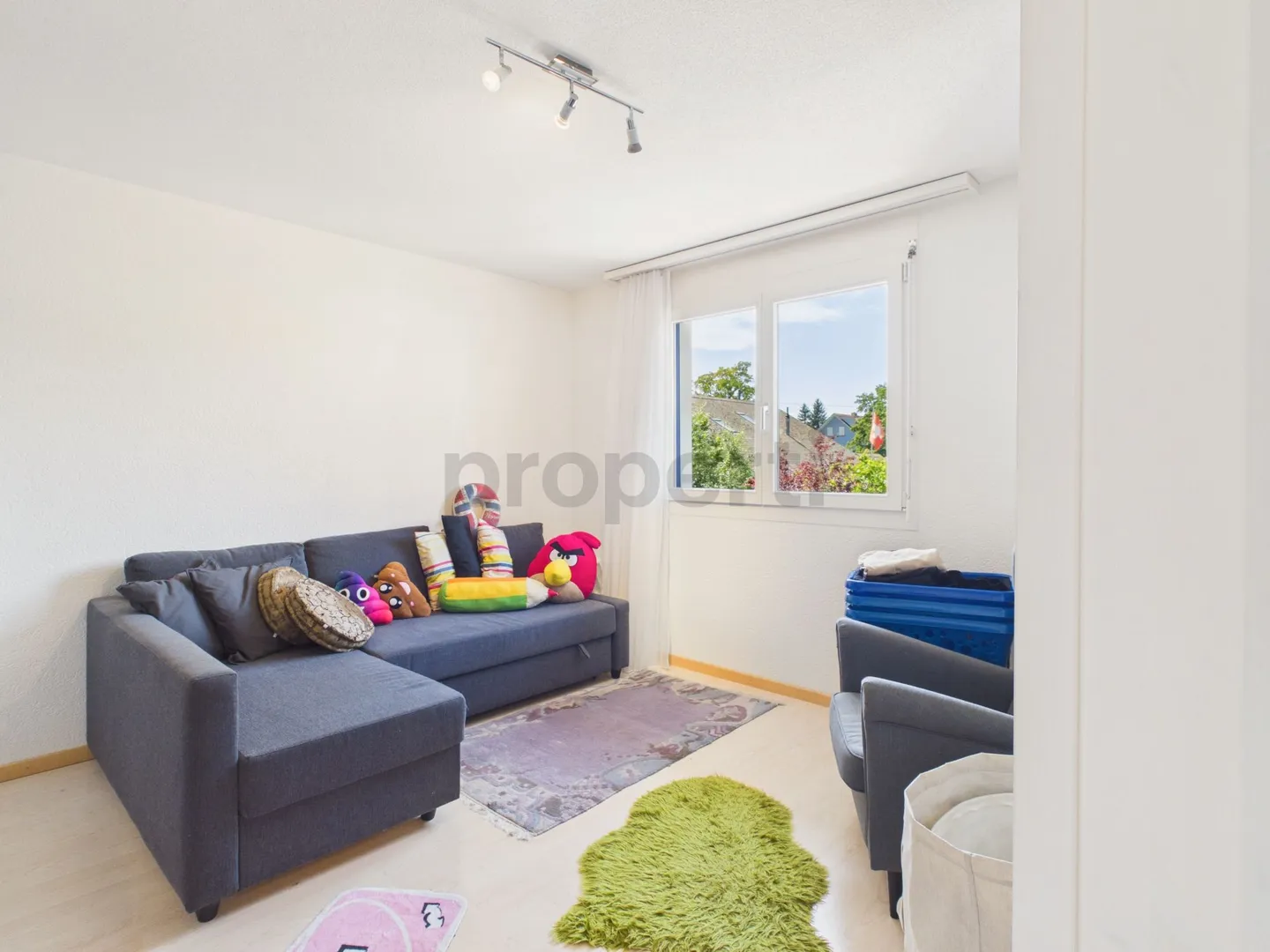 Casa familiare bifamiliare ben tenuta con impianto fotovoltaico e molto spazio al confine della città di Aarau - Foto 7 di 12