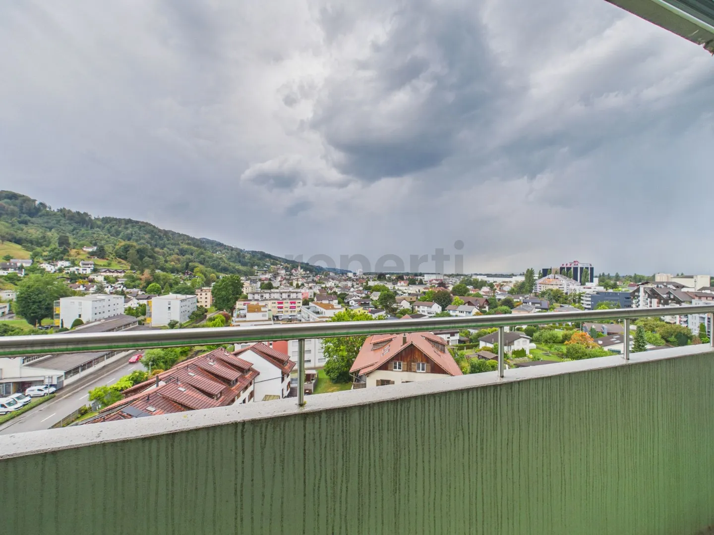 Lichtdurchflutetes Wohnen mit Balkon und Weitsicht - Foto 11 di 12