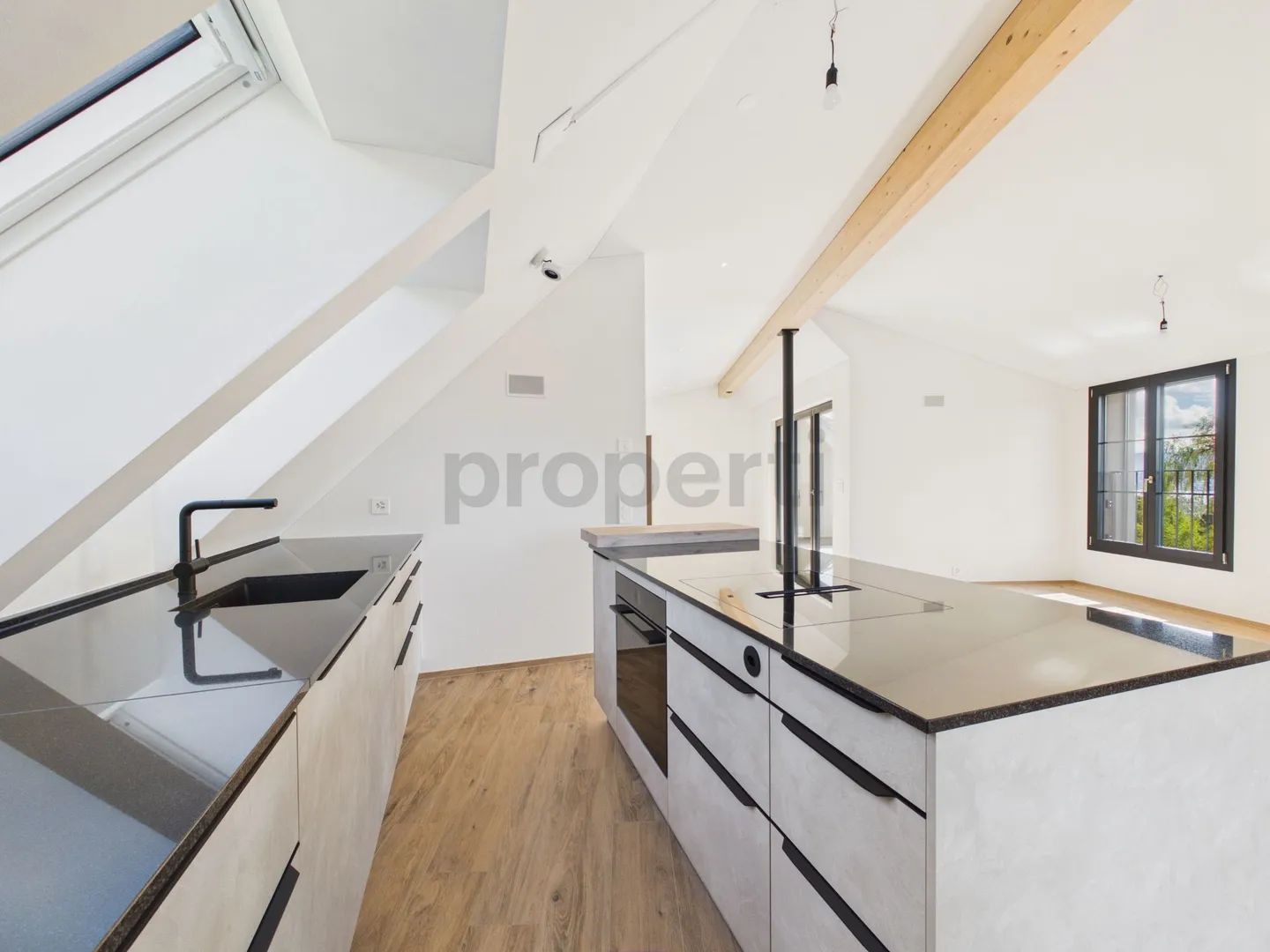 Attikawohnung direkt am Waldrand mit Zürichseeblick, Minergie-Standard und Free-Cooling - Foto 2 di 13