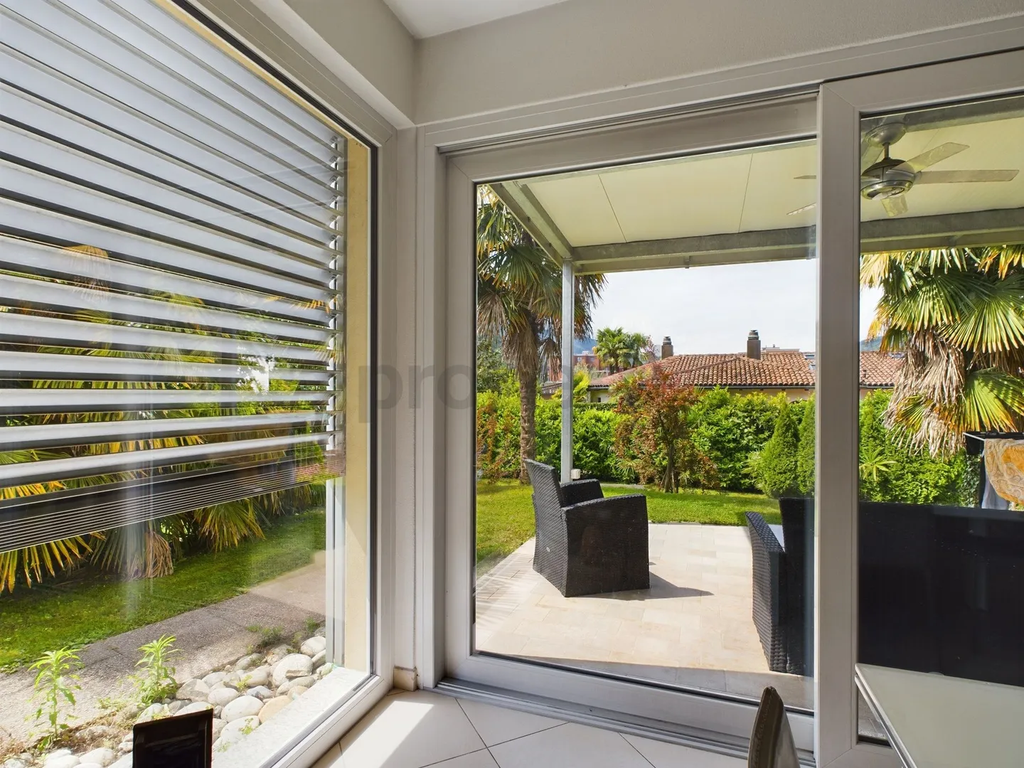 Modernes 7.5-Zimmer-Einfamilienhaus in Caslano mit Blick ins Grüne / Vendiamo casa indipendente 7.5 a Caslano - bellissimo quartiere vicino al Lago - Foto 8 di 10