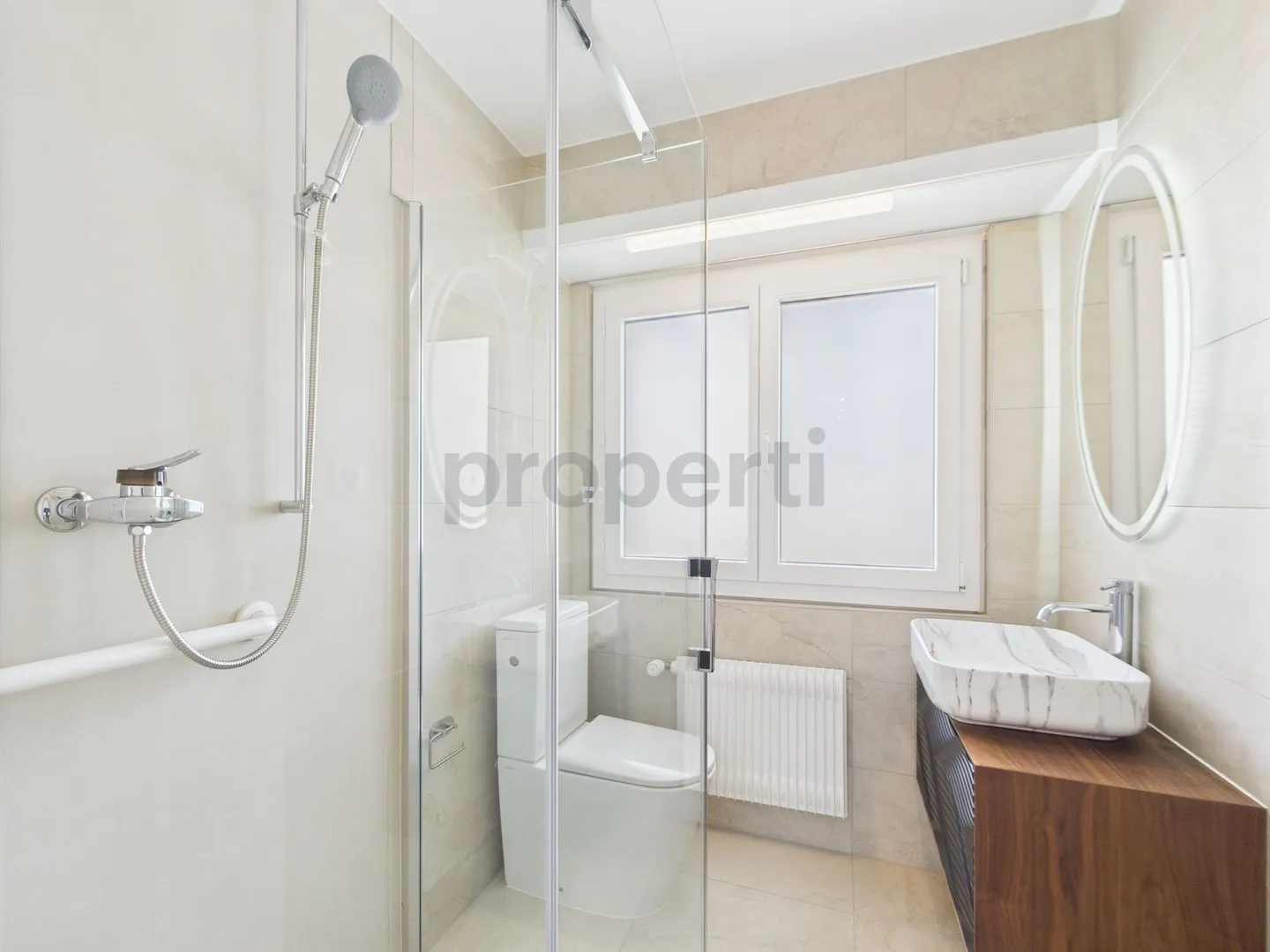 Large 5.5 room apartment with lake view, fully renovated (2025), St-Sulpice center - Photo 11 of 12