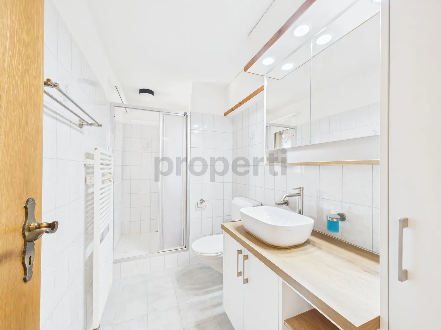 Charmante 2.5-Zimmer-Wohnung in ruhiger und zentraler Lage in Busswil - Foto 7 von 11