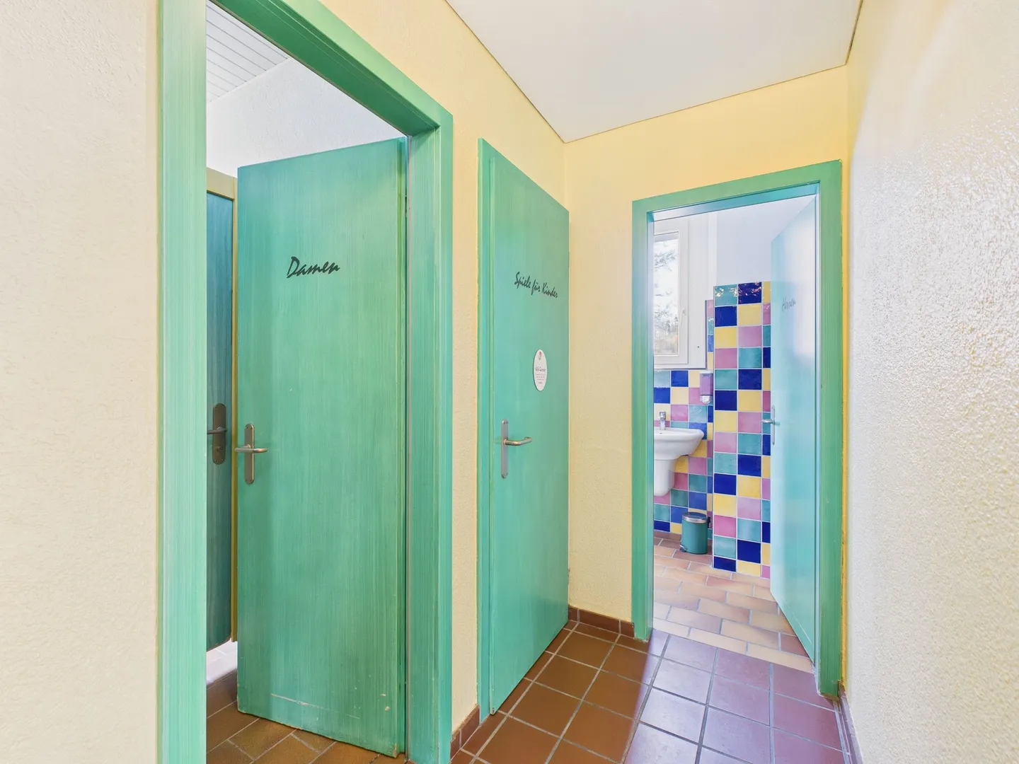 Charming 2.5-room loft apartment with fireplace in the former Buchenegg restaurant, Stallikon - Photo 8 of 9