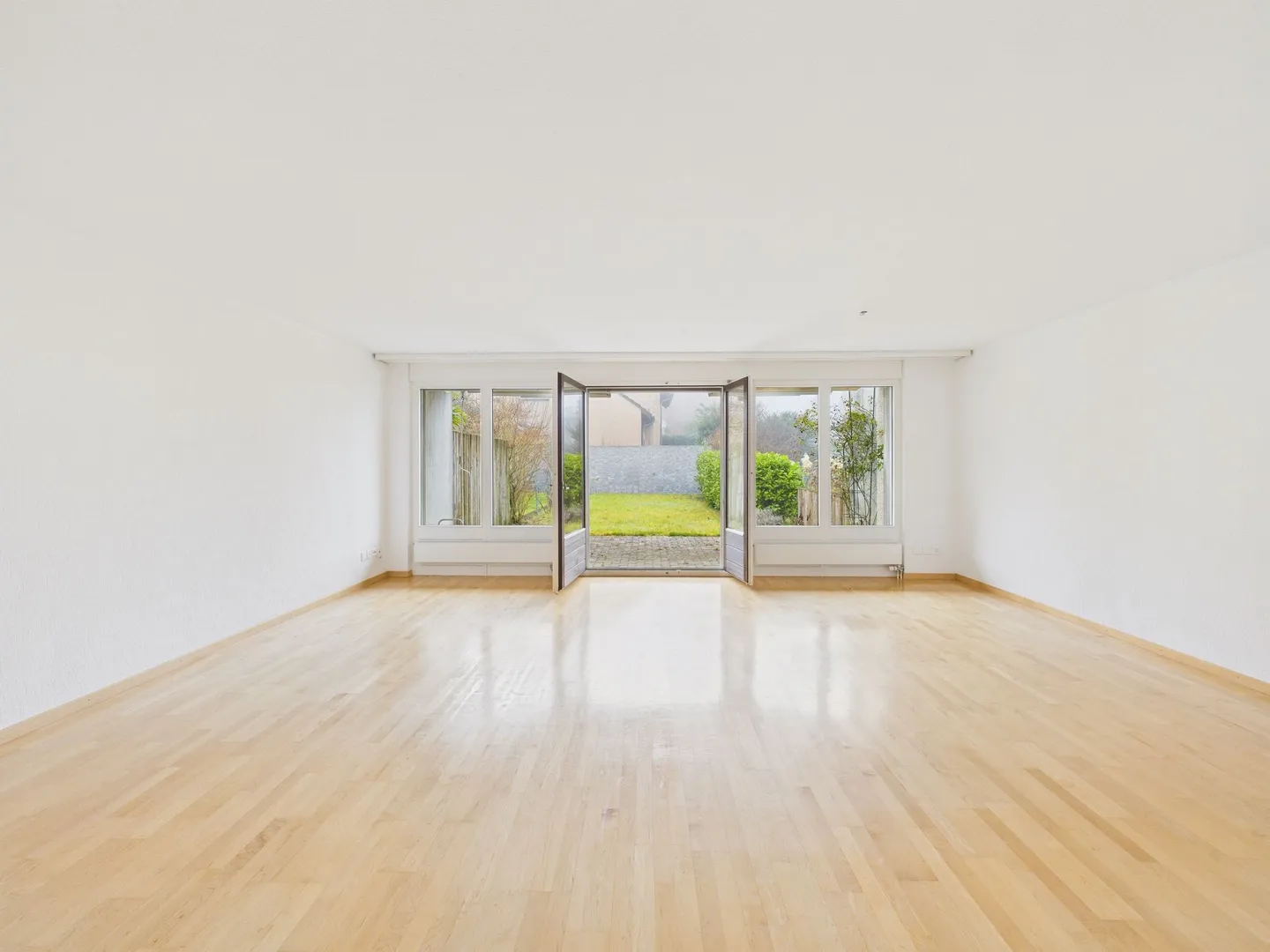 Modernes 7.5-Zimmer-Reihenhaus mit Balkon, Ebmatingen - Foto 4 von 13