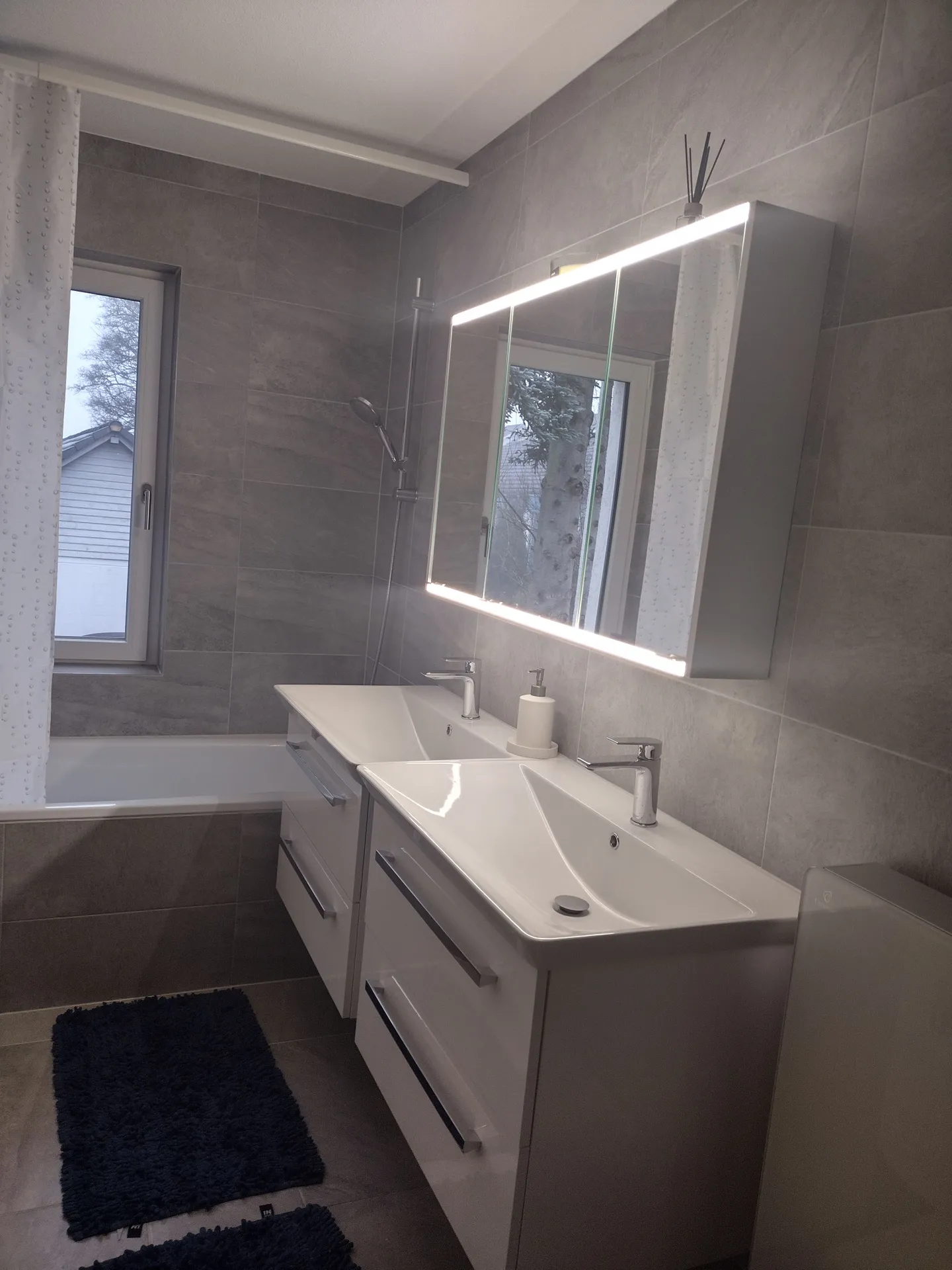 Casa d'angolo di 6,5 locali recentemente ristrutturata con un fantastico giardino a Buchs - Foto 8 di 12