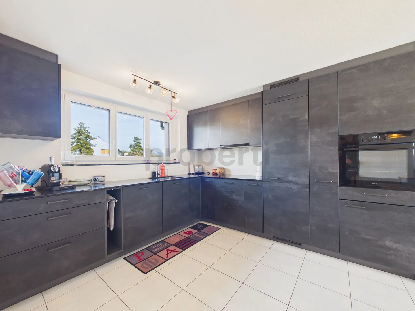 Family-friendly living with garden & fireplace - 4.5 rooms in Hombrechtikon - Photo 2 of 13