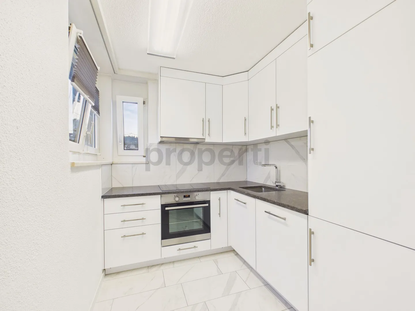 Modern 3.5-Room Apartment with Sunny Balcony, Bazenheid - Photo 5 of 9