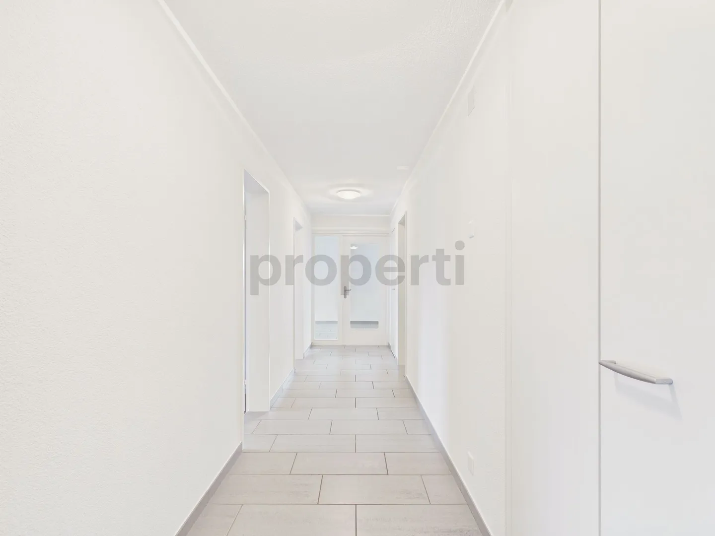 Luminoso appartamento di 4,5 stanze con grande balcone a Trimbach - Foto 8 di 12