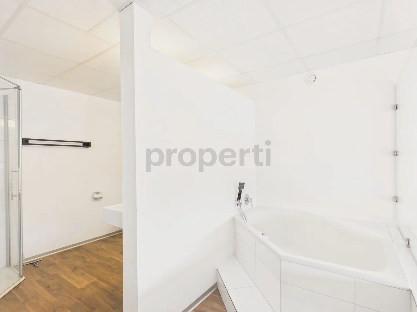 Appartement loft lumineux avec balcon et galerie - Photo 11 sur 13