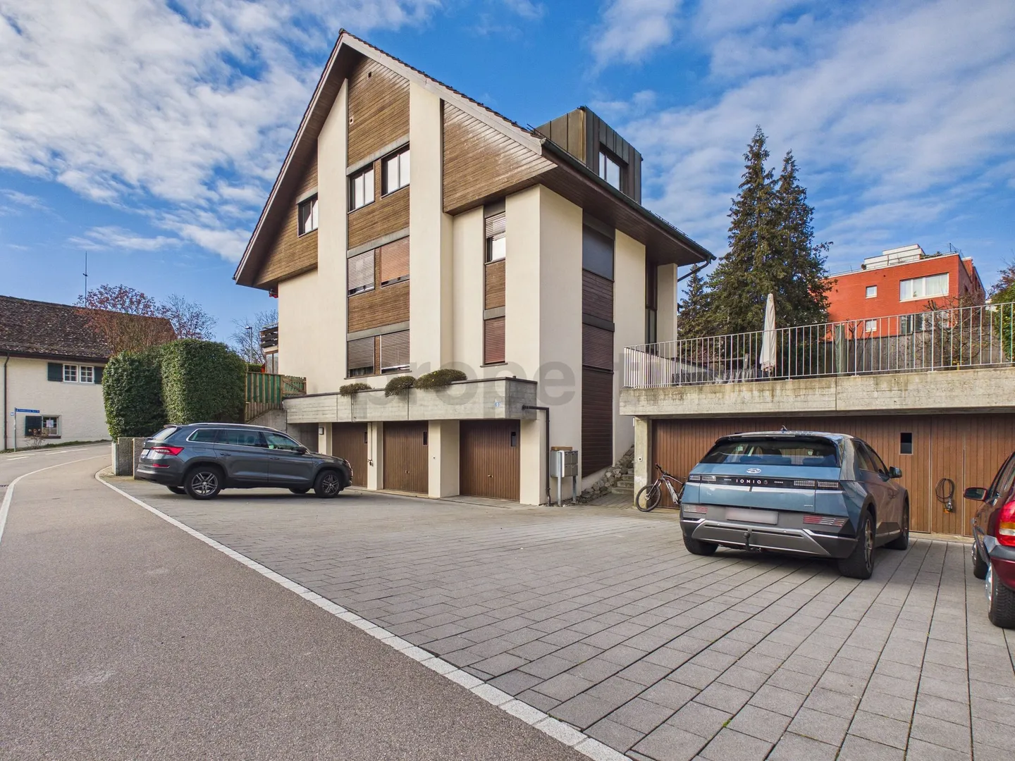 Appartement mansardé moderne de 5,5 pièces avec balcon, Forch - Photo 1 sur 13