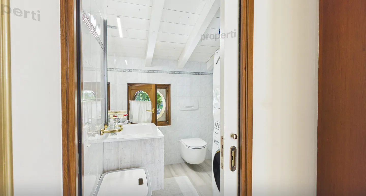 Penthouse di Lusso con Vista Lago - Foto 9 di 13