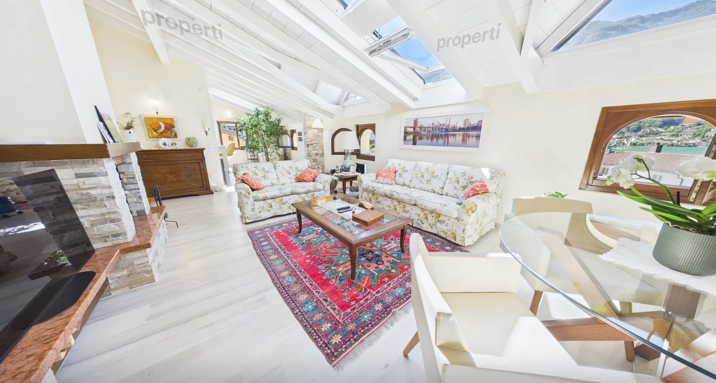 Penthouse di Lusso con Vista Lago - Foto 2 di 13