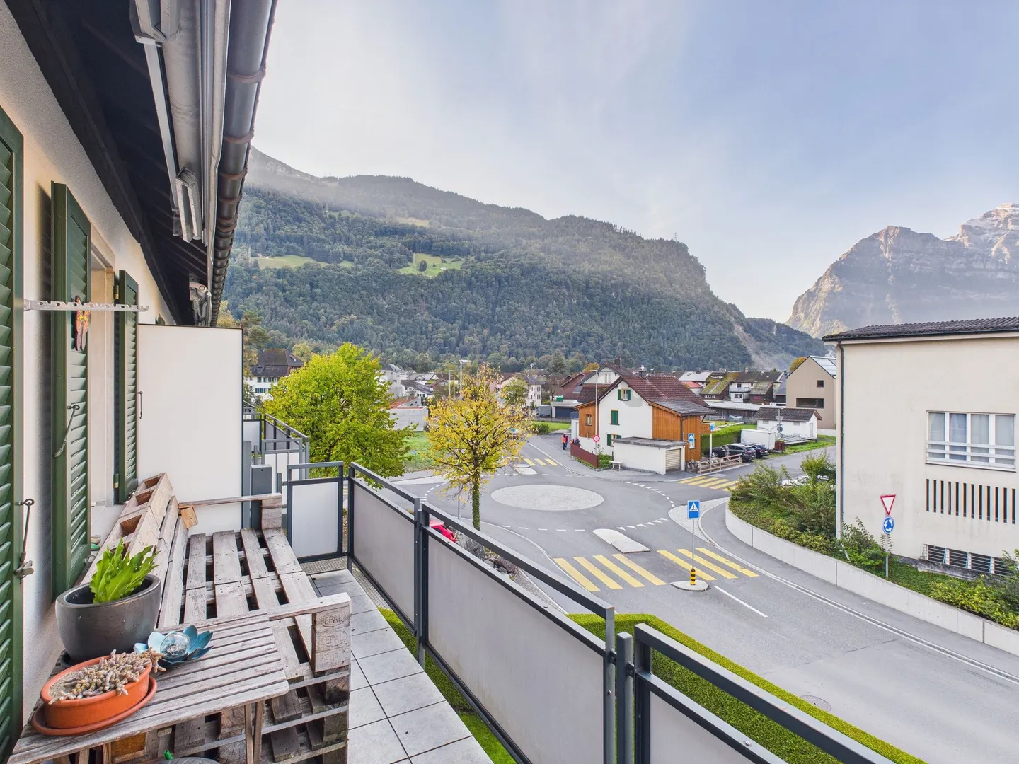 Beautiful 3.5-room apartment in a central residential area in Mollis - Photo 10 of 11