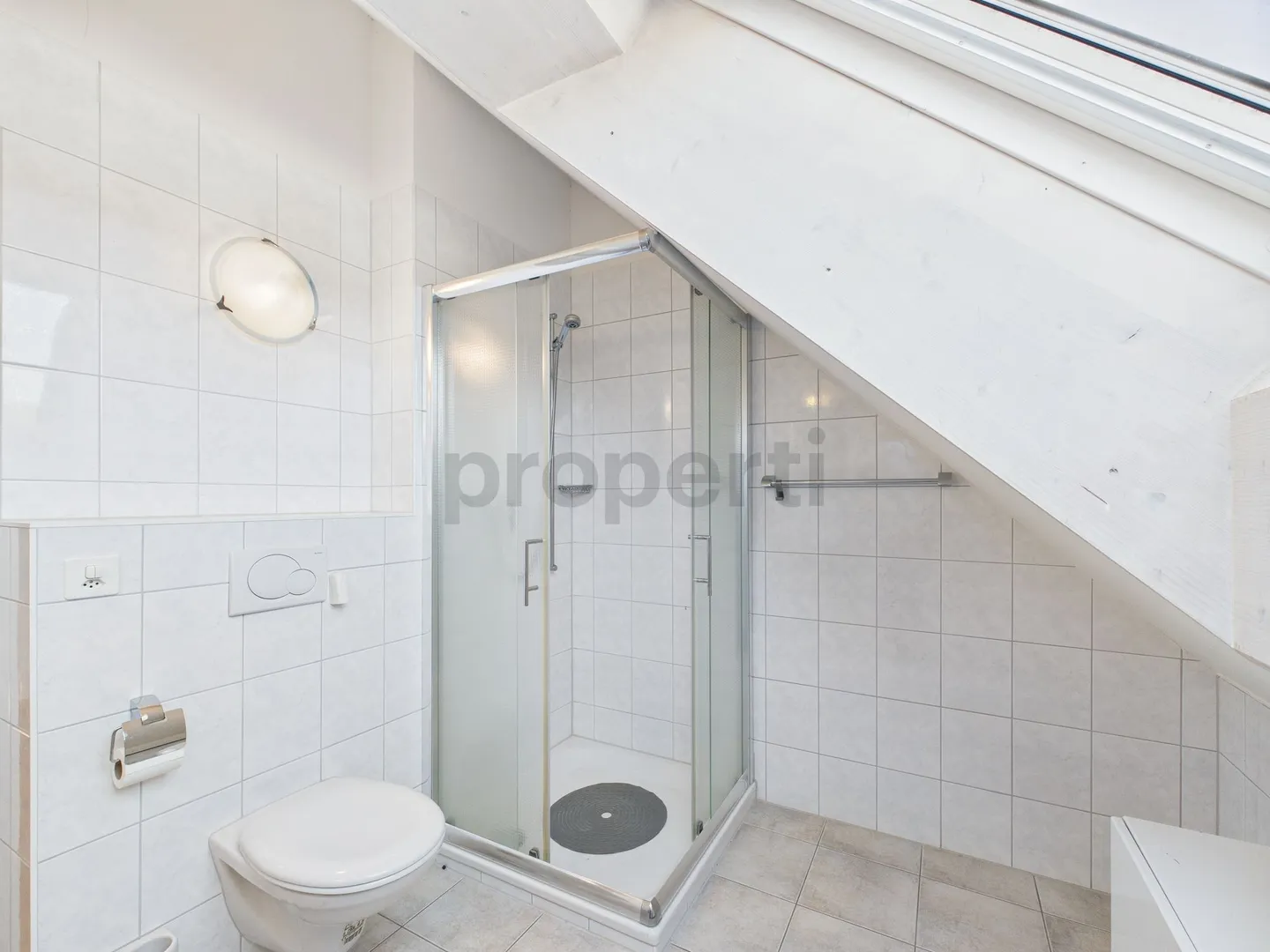 Modern 6.5-room terraced family house in Bättwil - well-maintained, family-friendly & with direct access to the underground garage and garden - Photo 11 of 13