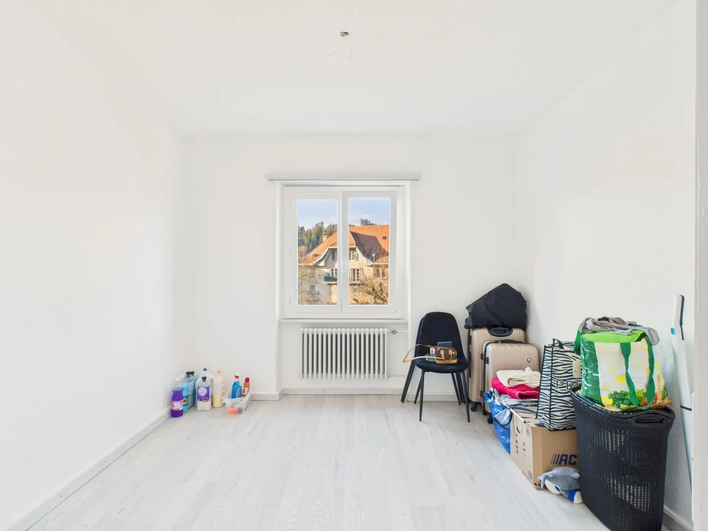 Renovated 3.5 Room Apartment in the Heart of Le Locle - Calm, Modernity, and Comfort - Photo 5 of 8