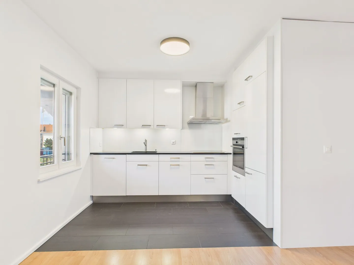 Bright and renovated duplex - A modern and comfortable living space - Photo 4 of 12