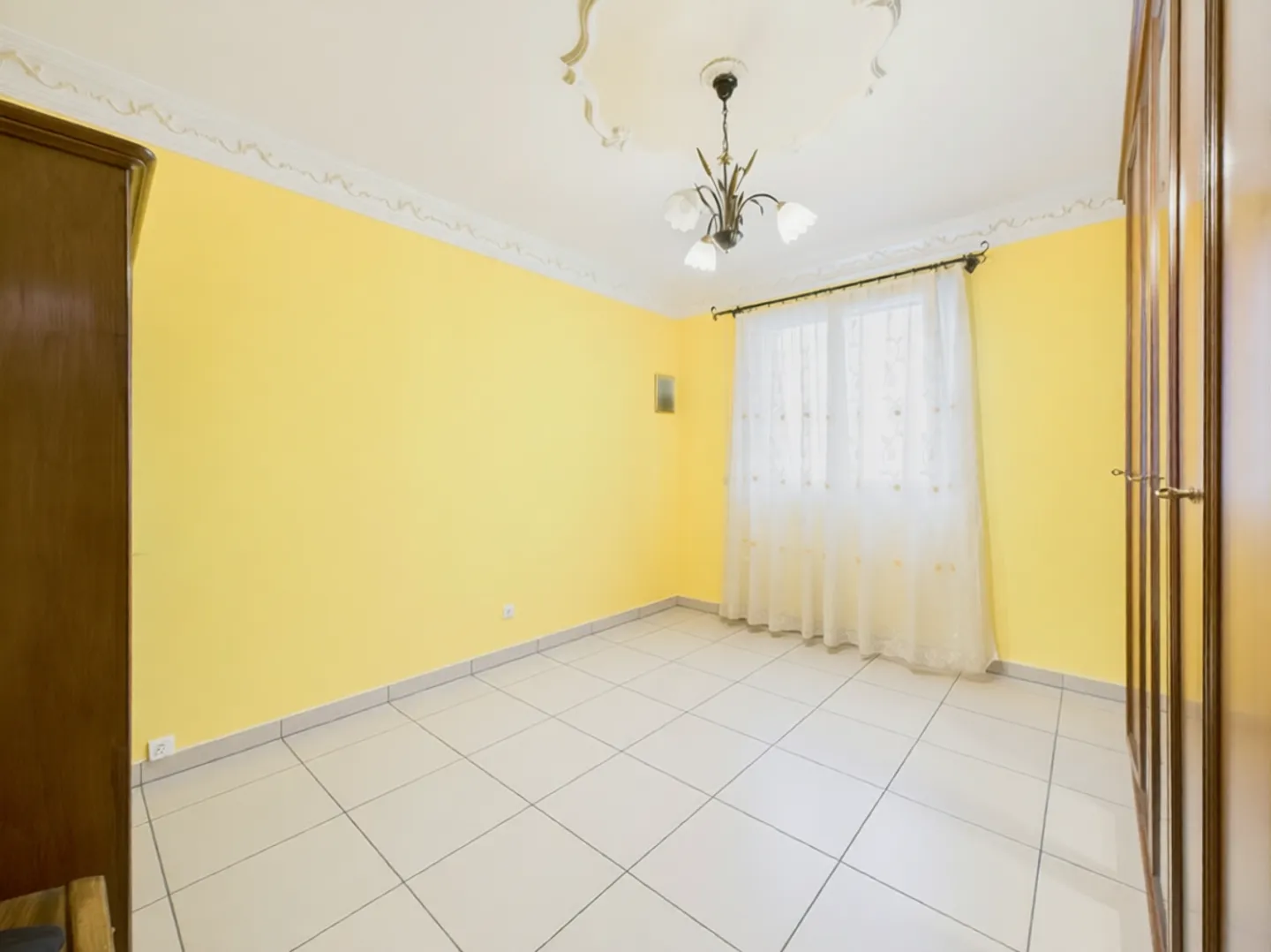 ELEGANT 4.5-ROOM APARTMENT With terrace and private laundry - Photo 8 of 13