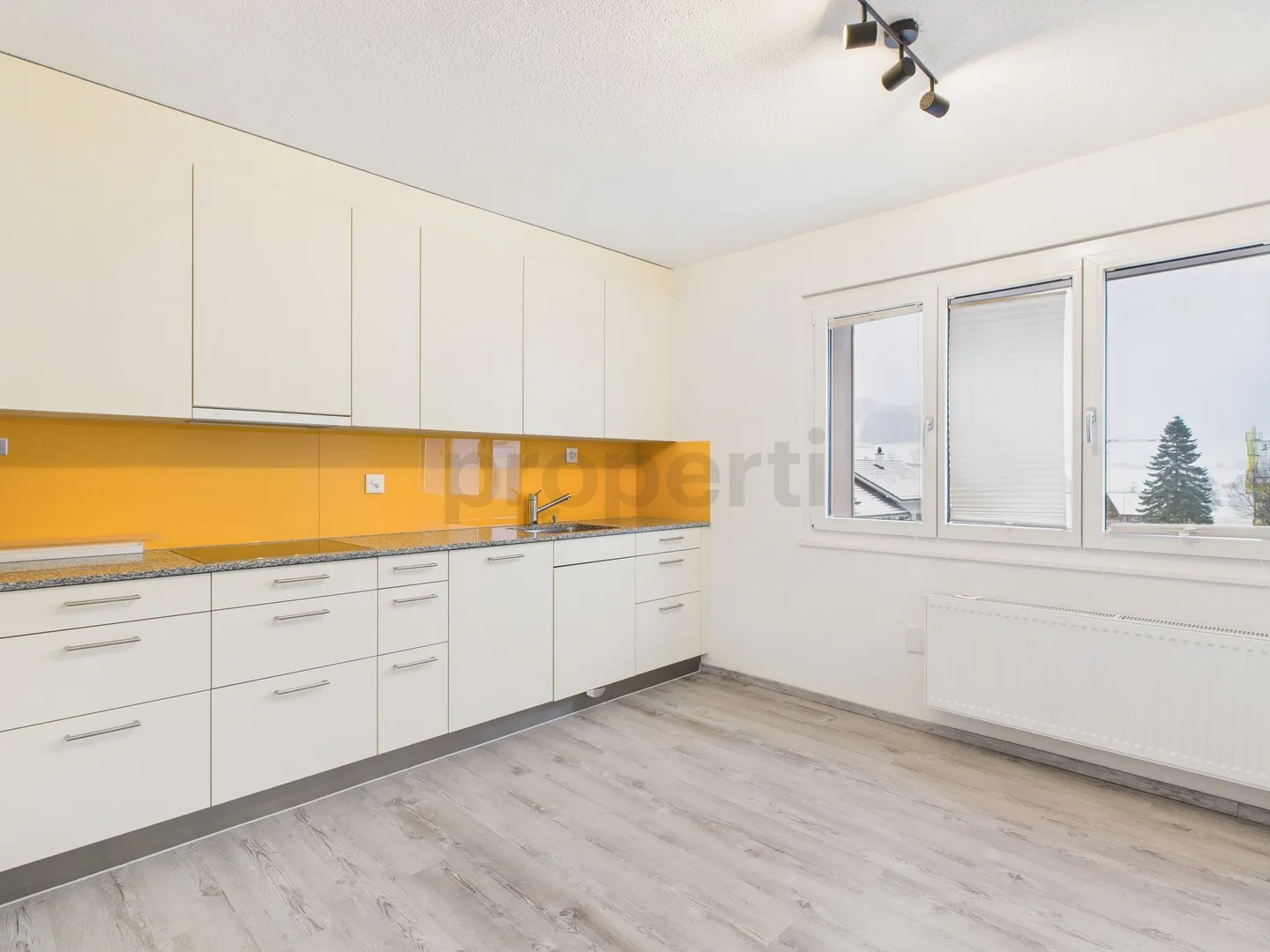 Spacious 5.5-room apartment with balcony in Rickenbach - Photo 4 of 13
