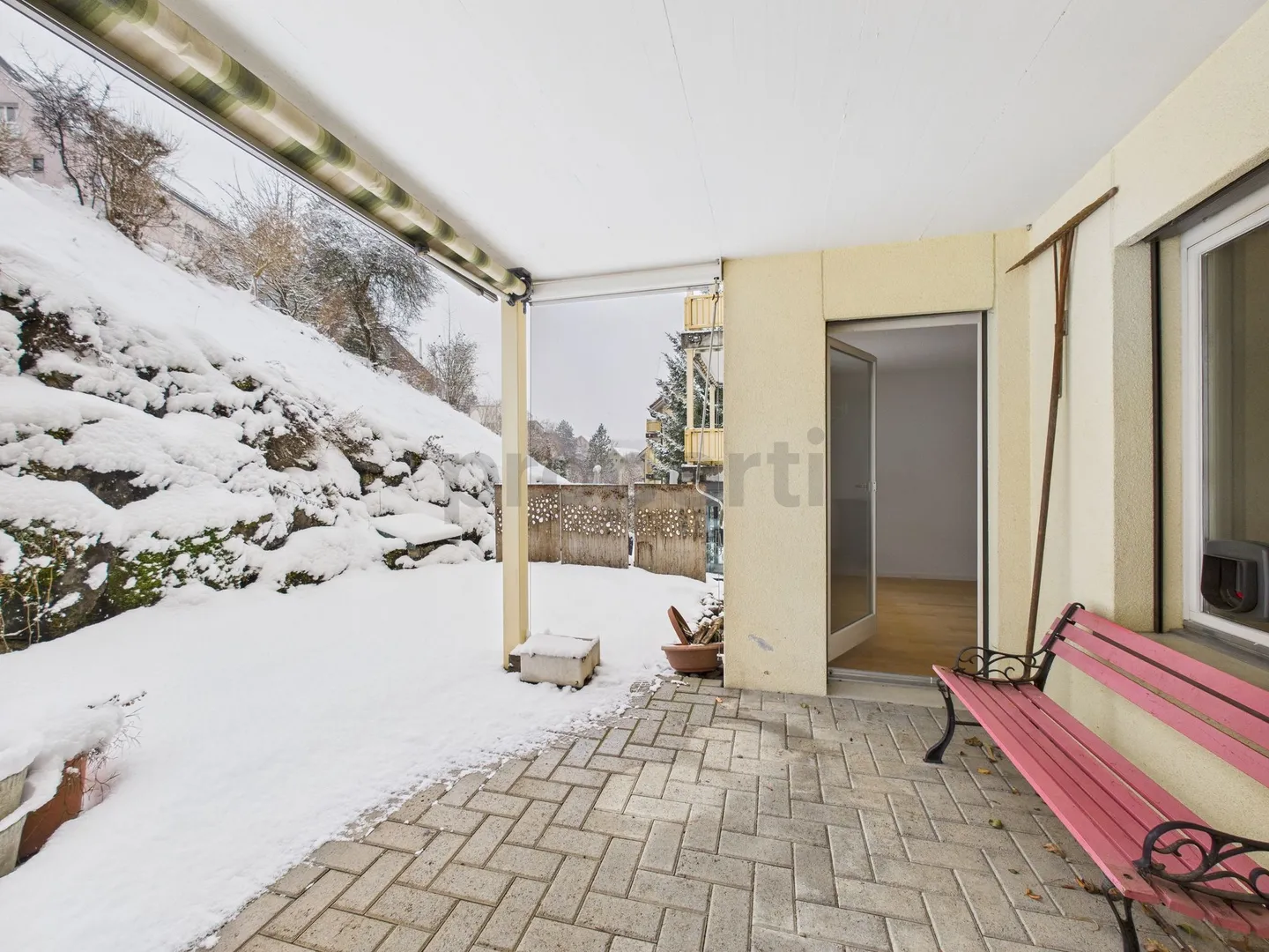 Spacious 4.5 Room Apartment with Garden Terrace in the Desirable St. Gallen District - Photo 11 of 12