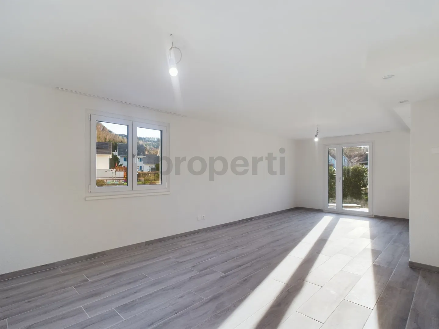 Casa a schiera completamente ristrutturata di 5,5 stanze a Bichelsee - Foto 2 di 11