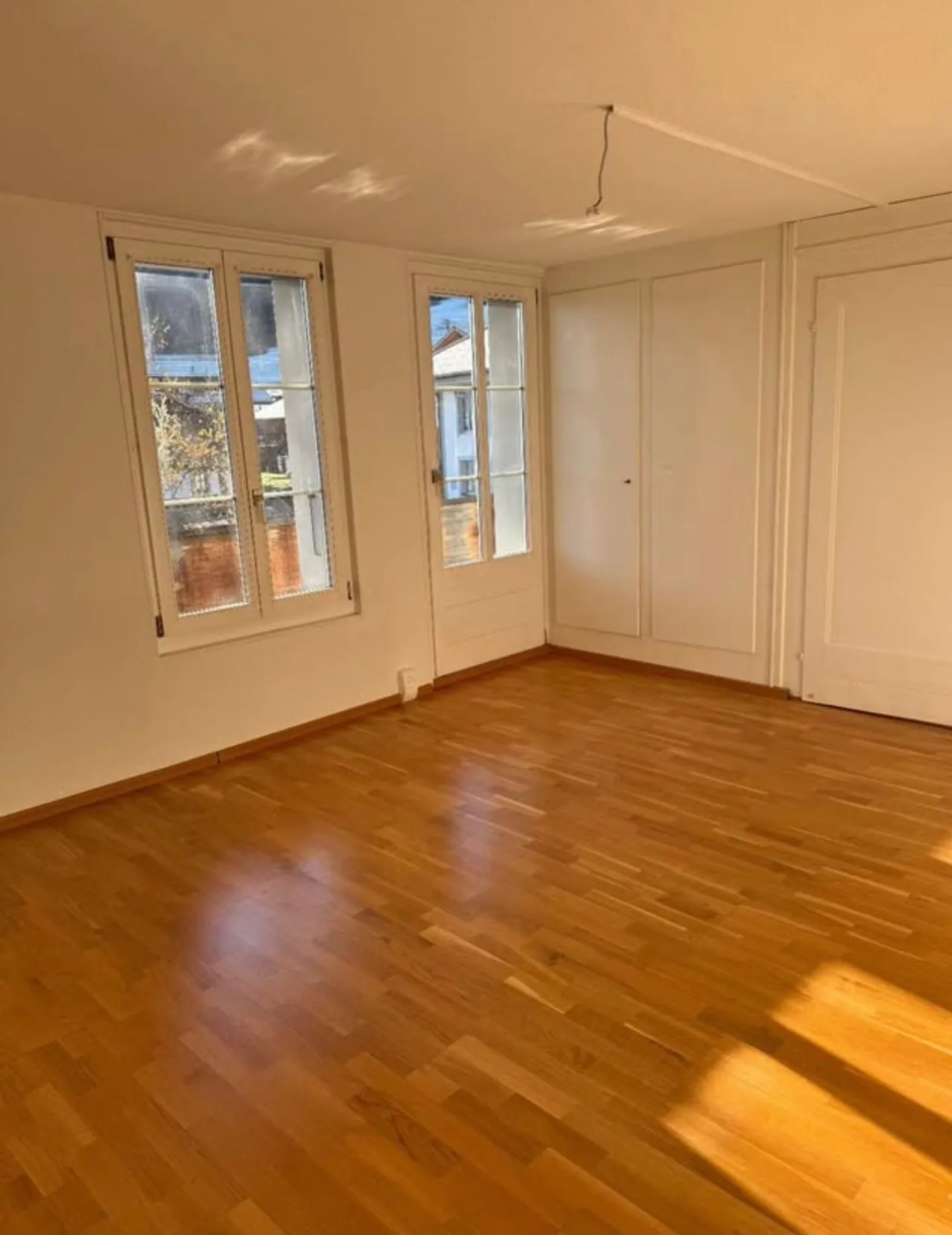 Appartamento 5 locali ristrutturato con balcone, Reutigen - Foto 2 di 7