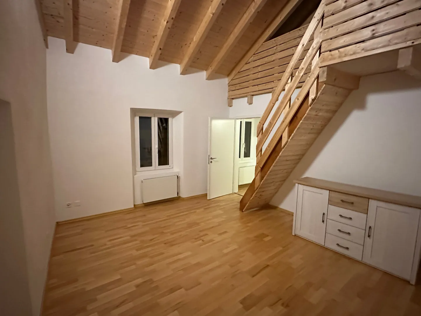 Elegantes Einfamilienhaus mit 5 Zimmern und Balkon, renoviert, Riviera - Foto 1 von 8