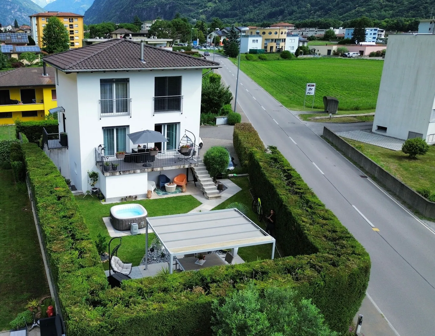 Single-family house with 6.5 rooms, exclusive garden, and generous spaces - Photo 1 of 13