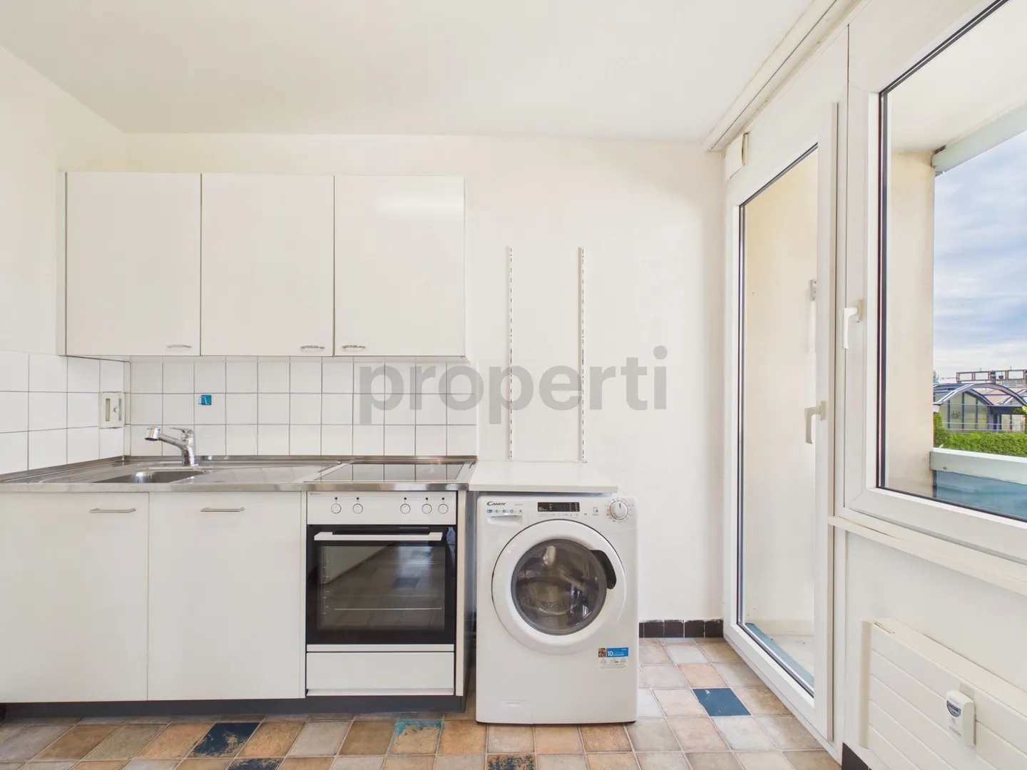 Modern 2-room apartment with balcony, Basel - Photo 5 of 13