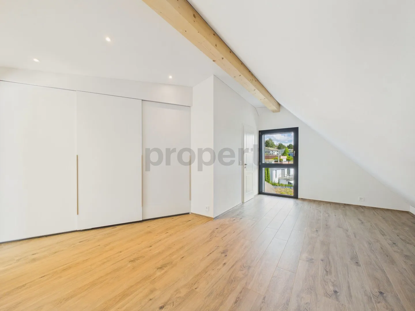 Attikawohnung direkt am Waldrand mit Zürichseeblick, Minergie-Standard und Free-Cooling - Foto 7 di 13