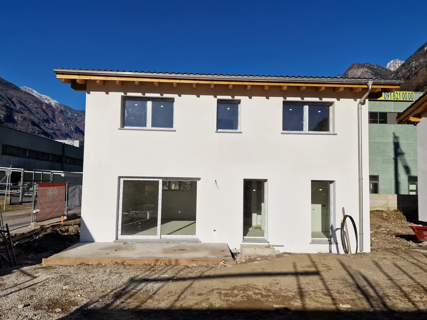 Independent villa under construction in Cadenazzo in a new residential complex - Photo 1 of 11