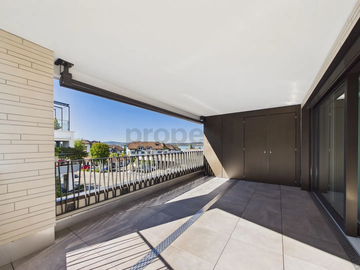 Appartement élégant de 3,5 pièces avec vue sur le lac et grand balcon - Photo 10 sur 12