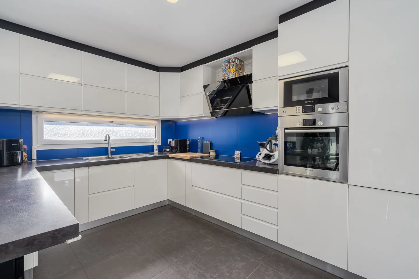 Spacious 4.5-room apartment in Arbedo Castione - Photo 2 of 13