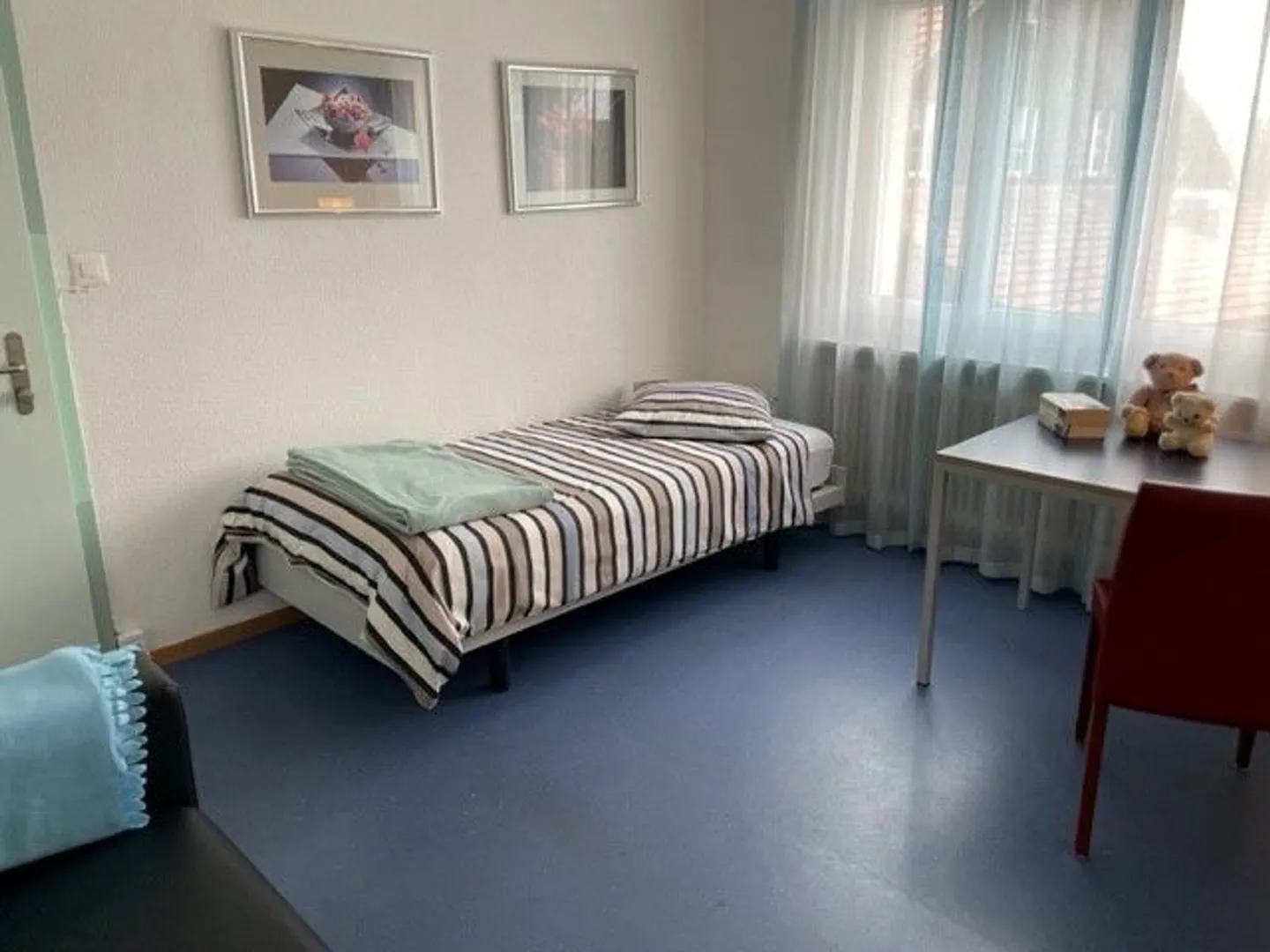 Exclusive Living in Stallikon: Modern 4.5-Room Apartment with Stunning Views - Photo 9 of 12