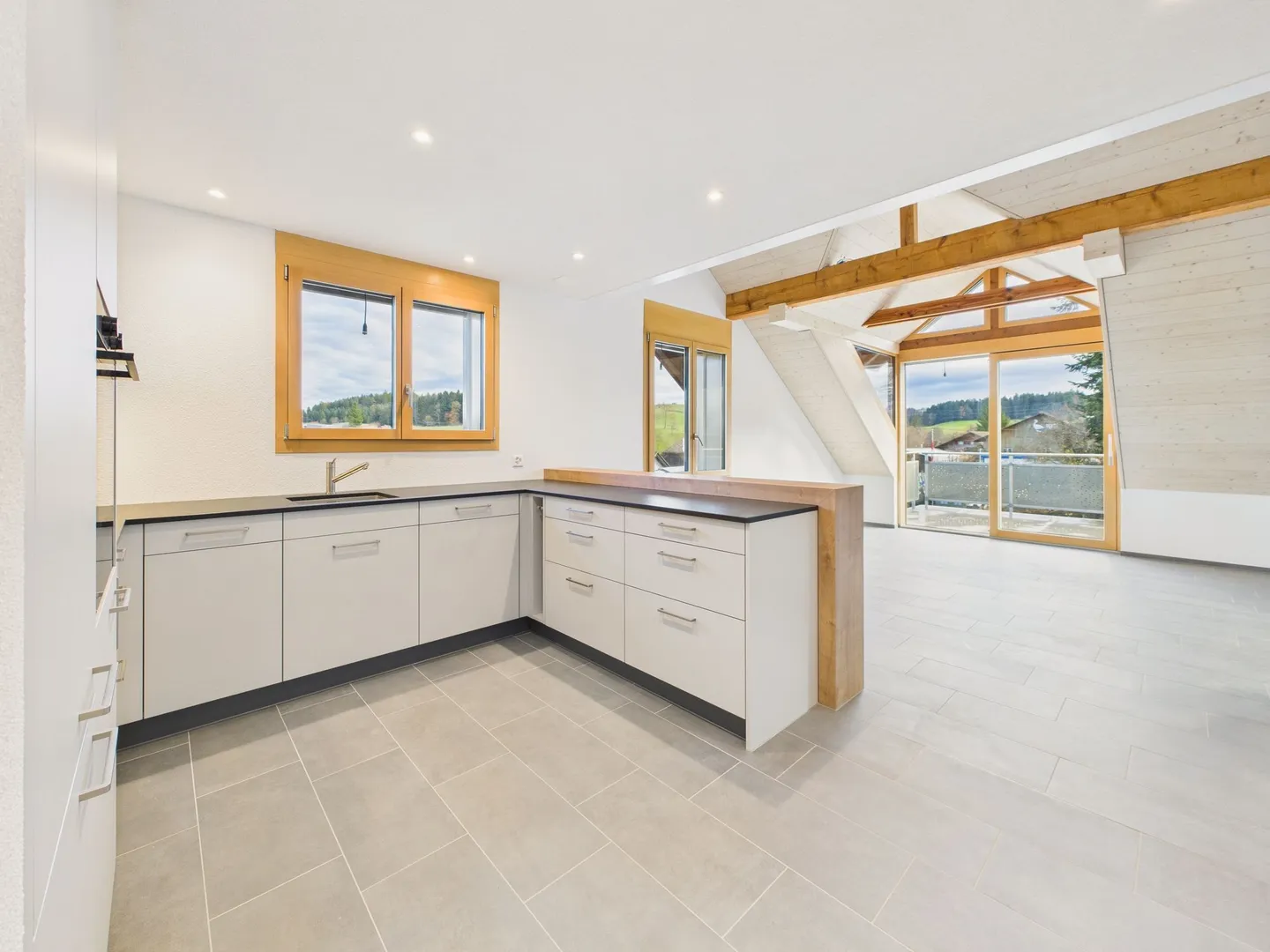 Helle 3.5-Zimmer Dachwohnung in Huttwil - Frisch renoviert! - Photo 2 sur 12